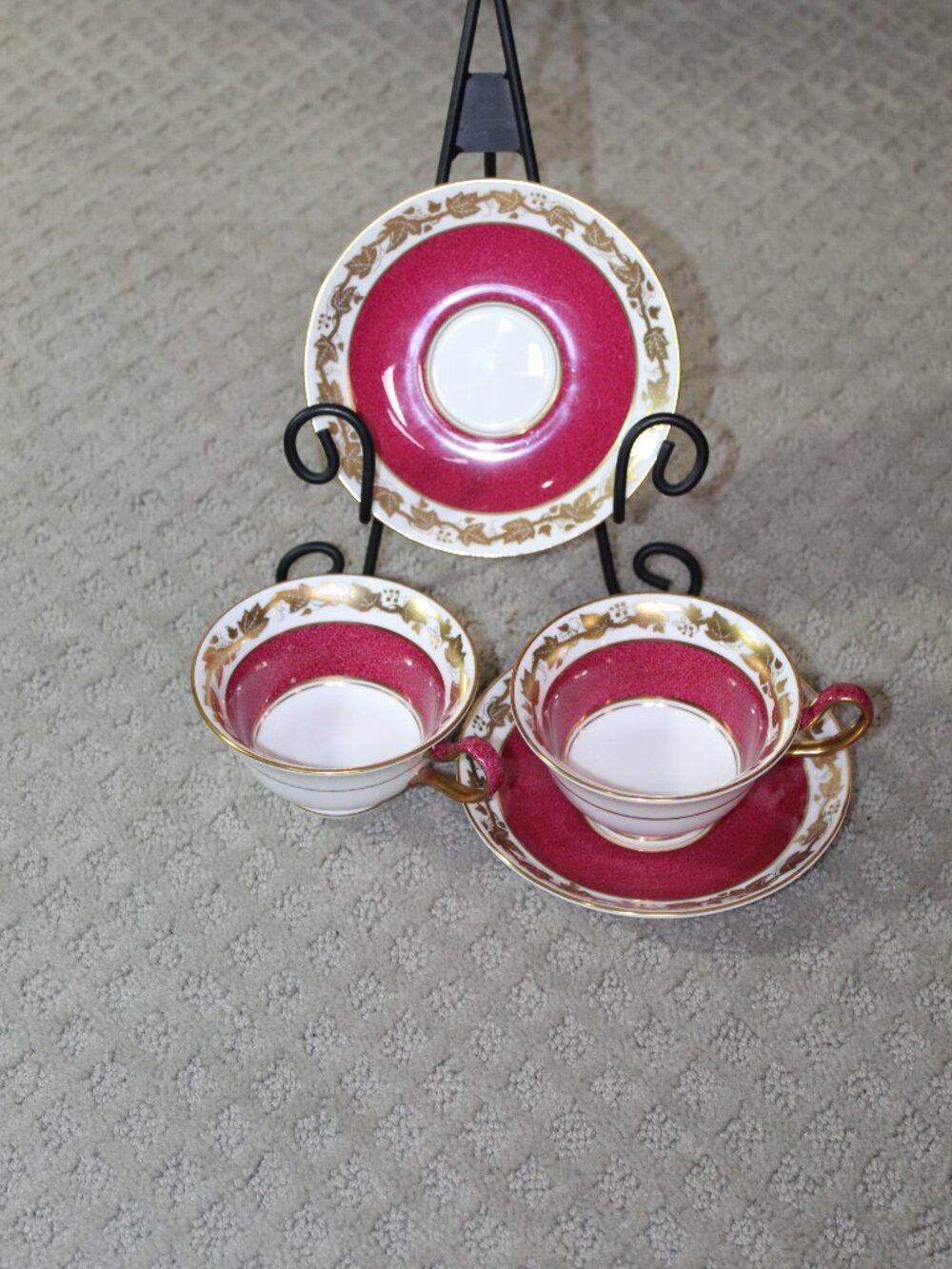 Set of 2 Tea Cups & Saucers Wedgwood Whitehall W3994 Powder Ruby Bone China